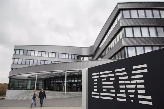 IBM reemplaza empleados masivamente